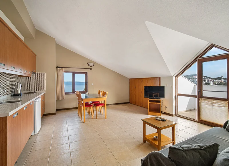 Çatı Deniz Manzaralı Apart Oda